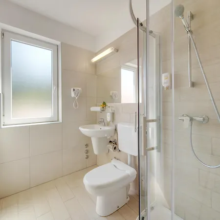 Katoro Plava Laguna *