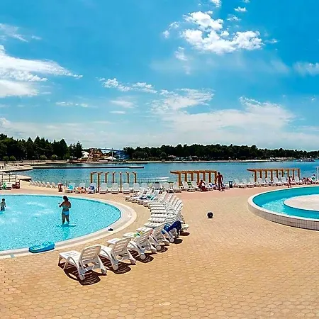 Katoro Plava Laguna Apartmán *